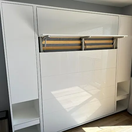 141 Hébergement de vacances *